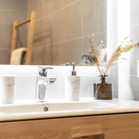 Lejlighed Calm With Private Patio By Rems Málaga